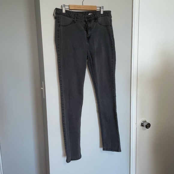 𝅺GRAY Skinny Jeans - Picture 12 of 12